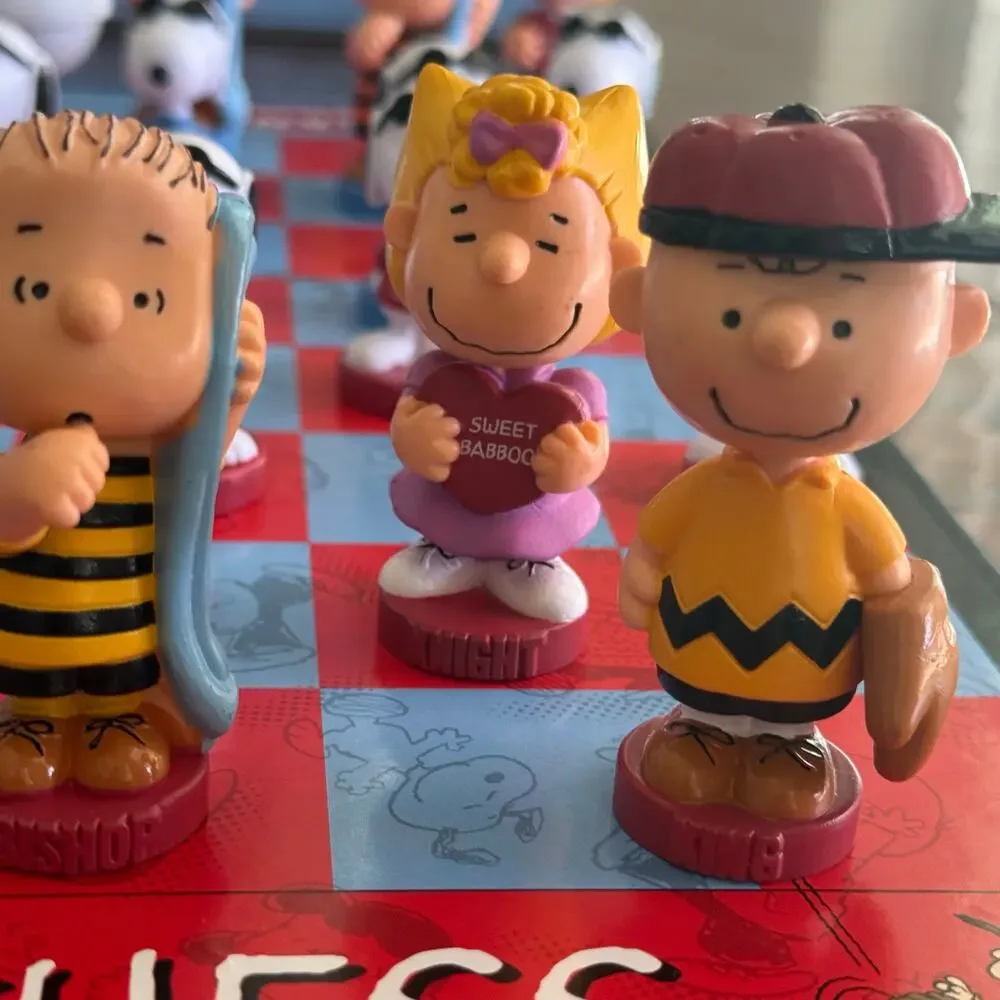 Peanuts Gang Chess Set Charlie Brown blue Tin Edition 32 Pieces Complete
